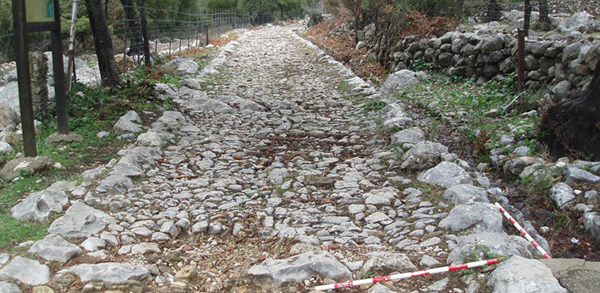 Excavación arqueológica en la "Calzada romana" de Ubrique (Cádiz)